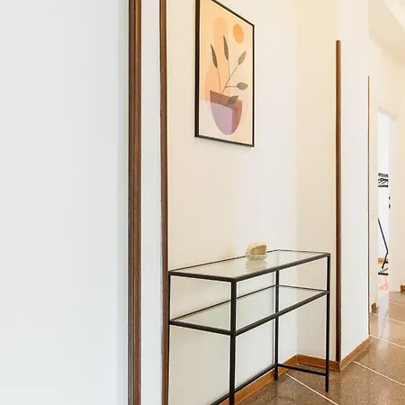 Apartment 3 Bedroom Beautiful View Near Center *