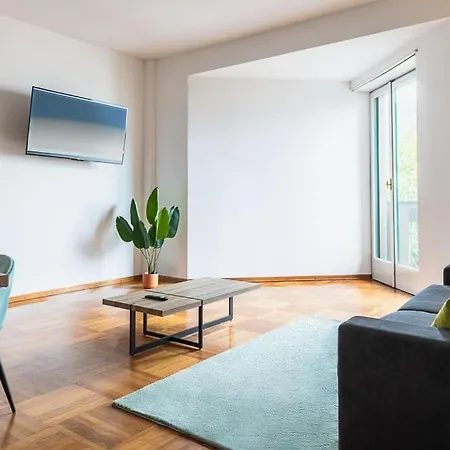 3 Bedroom Beautiful View Near Center *